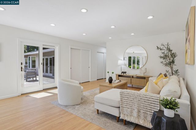445 Kingsford Dr, Moraga, CA 94556