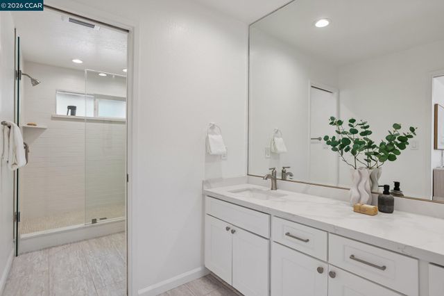 445 Kingsford Dr, Moraga, CA 94556