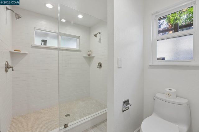 445 Kingsford Dr, Moraga, CA 94556