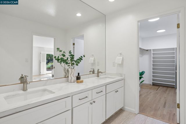 445 Kingsford Dr, Moraga, CA 94556