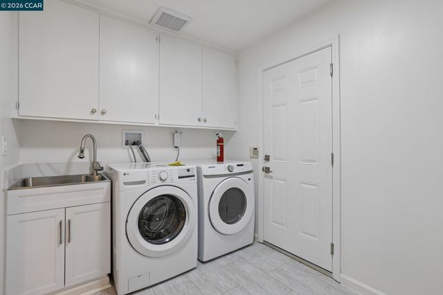 445 Kingsford Dr, Moraga, CA 94556
