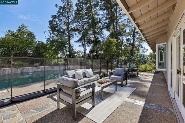 445 Kingsford Dr, Moraga, CA 94556