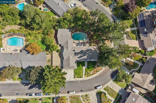 445 Kingsford Dr, Moraga, CA 94556