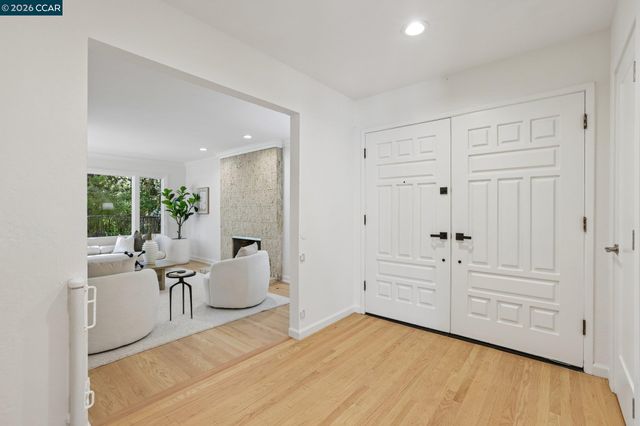 445 Kingsford Dr, Moraga, CA 94556