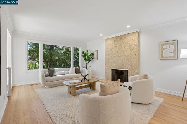 445 Kingsford Dr, Moraga, CA 94556