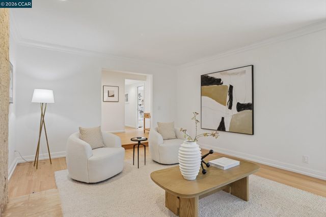 445 Kingsford Dr, Moraga, CA 94556
