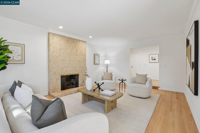 445 Kingsford Dr, Moraga, CA 94556