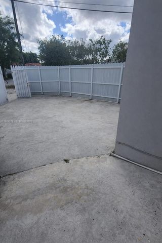 7866 NW 174th St B, Hialeah, FL 33015