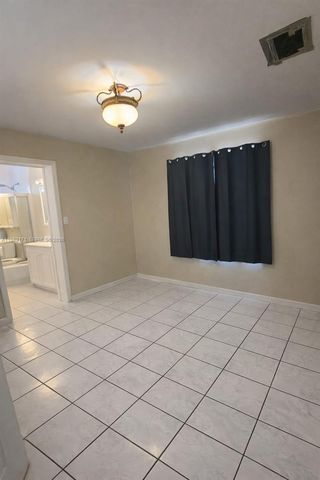 7866 NW 174th St B, Hialeah, FL 33015