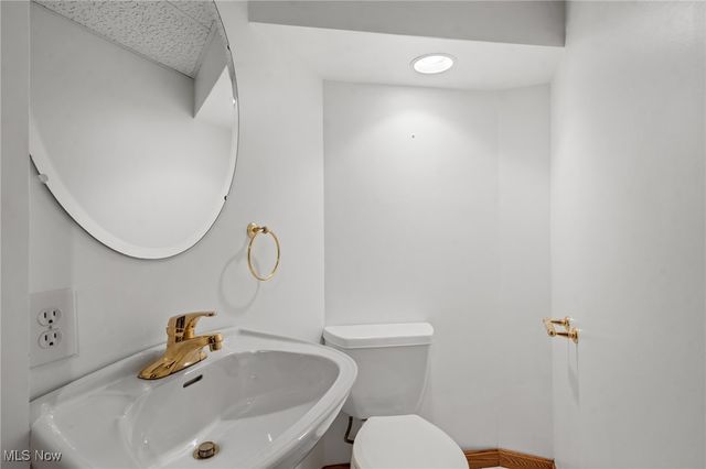 25 S Van Buren Avenue, Barberton, OH 44203