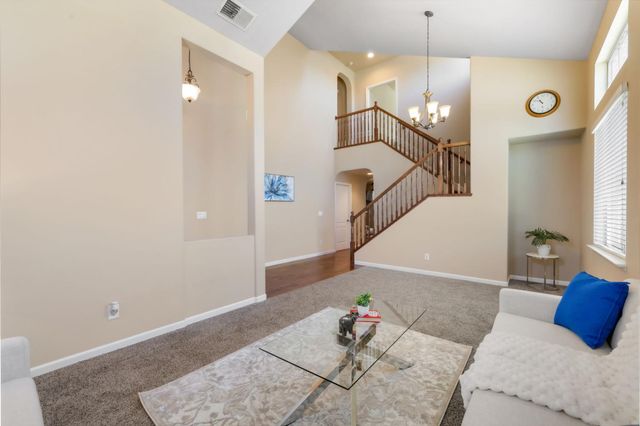 3662 W River Dr, Sacramento, CA 95833