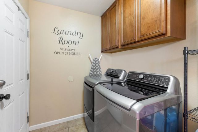 3662 W River Dr, Sacramento, CA 95833