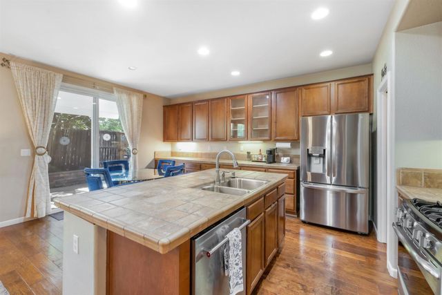 3662 W River Dr, Sacramento, CA 95833
