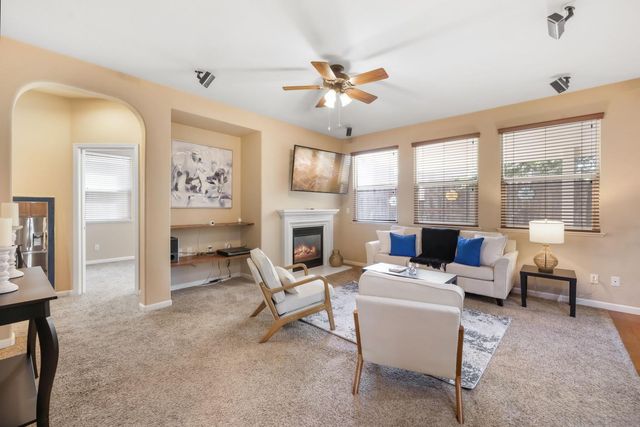 3662 W River Dr, Sacramento, CA 95833