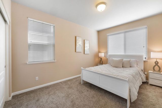 3662 W River Dr, Sacramento, CA 95833