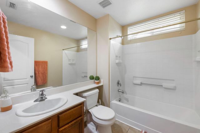 3662 W River Dr, Sacramento, CA 95833