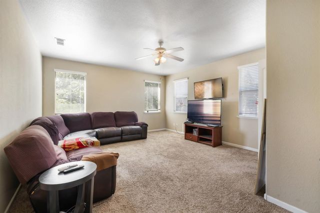 3662 W River Dr, Sacramento, CA 95833