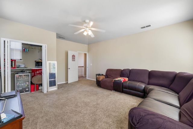 3662 W River Dr, Sacramento, CA 95833