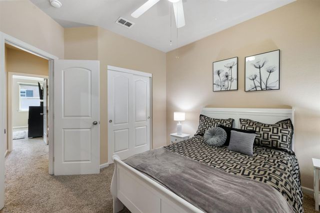 3662 W River Dr, Sacramento, CA 95833