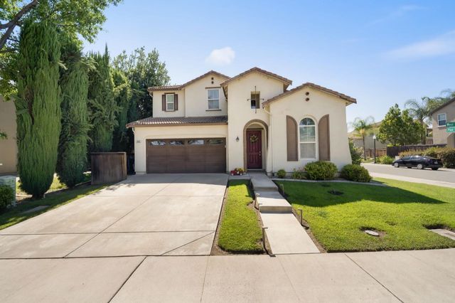 3662 W River Dr, Sacramento, CA 95833