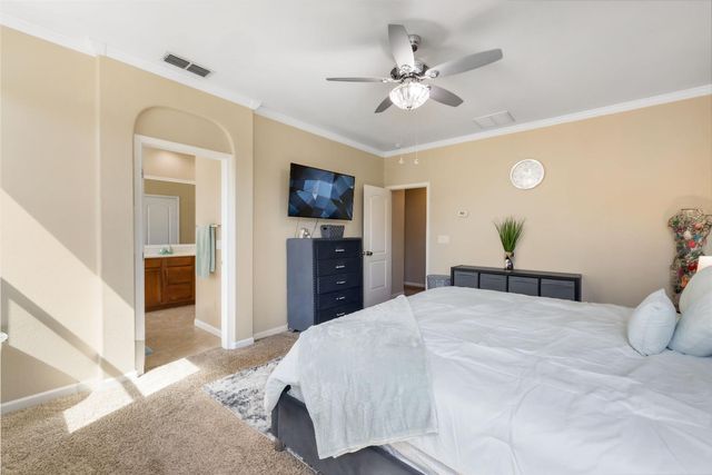 3662 W River Dr, Sacramento, CA 95833