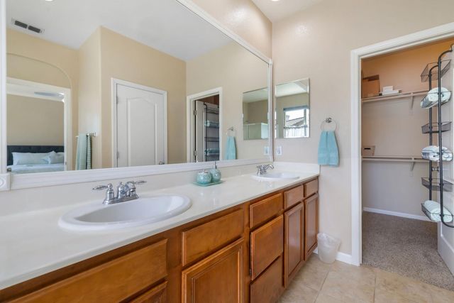 3662 W River Dr, Sacramento, CA 95833