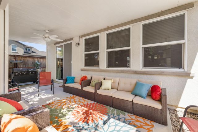 3662 W River Dr, Sacramento, CA 95833