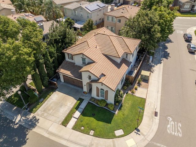 3662 W River Dr, Sacramento, CA 95833