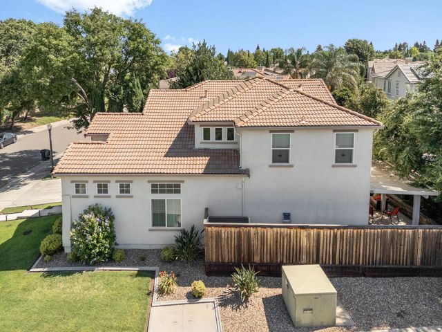 3662 W River Dr, Sacramento, CA 95833