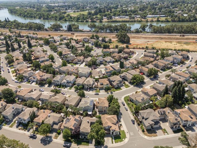 3662 W River Dr, Sacramento, CA 95833
