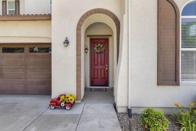 3662 W River Dr, Sacramento, CA 95833