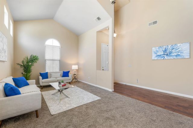 3662 W River Dr, Sacramento, CA 95833