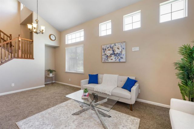 3662 W River Dr, Sacramento, CA 95833