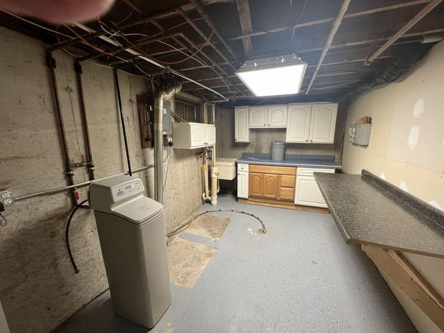 1410 S Arch Street, Janesville, WI 53546