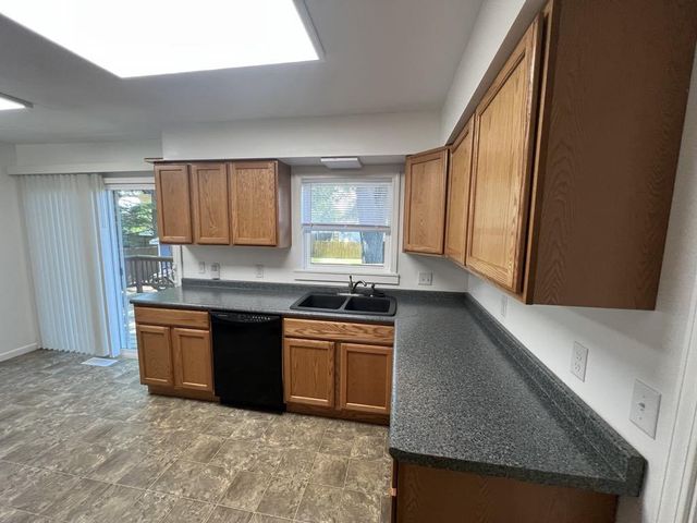 1410 S Arch Street, Janesville, WI 53546
