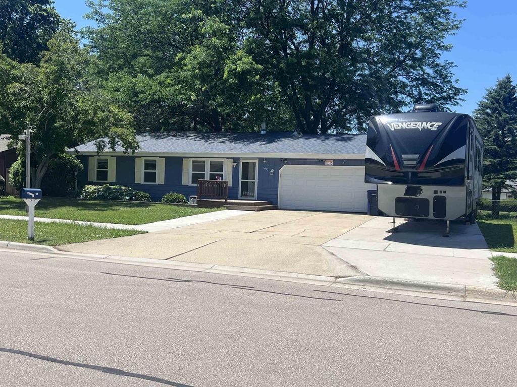 1410 S Arch Street, Janesville, WI 53546