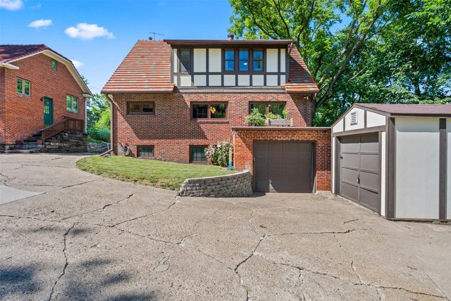 2602 Lincoln Avenue, Des Moines, IA 50310