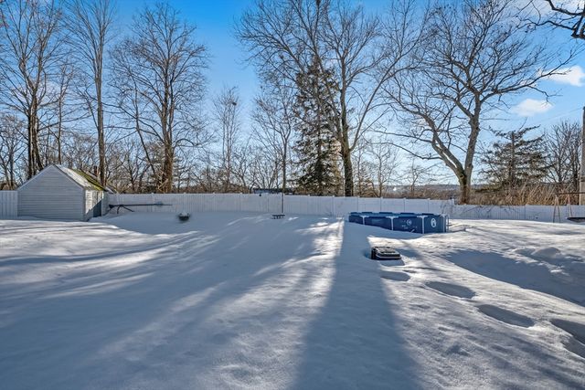 72 Youngs Rd, Lunenburg, MA 01462