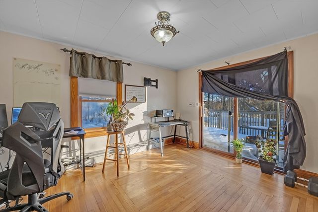 72 Youngs Rd, Lunenburg, MA 01462