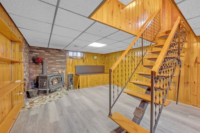 72 Youngs Rd, Lunenburg, MA 01462