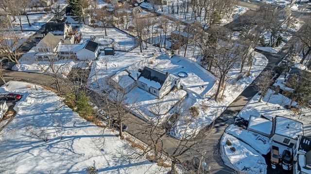 72 Youngs Rd, Lunenburg, MA 01462