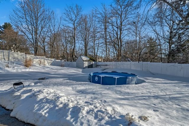 72 Youngs Rd, Lunenburg, MA 01462