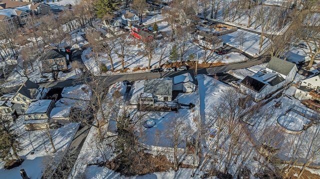 72 Youngs Rd, Lunenburg, MA 01462