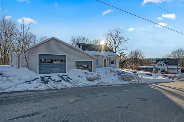 72 Youngs Rd, Lunenburg, MA 01462