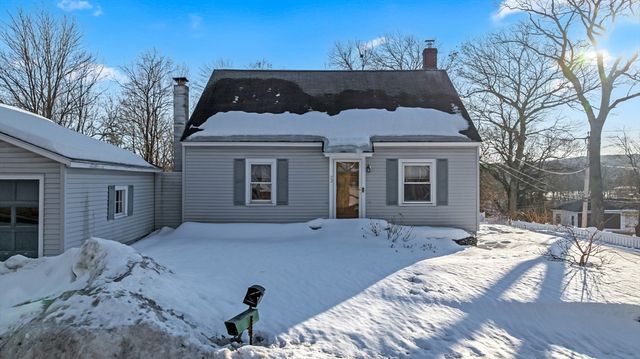 72 Youngs Rd, Lunenburg, MA 01462
