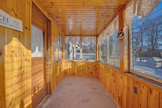 72 Youngs Rd, Lunenburg, MA 01462