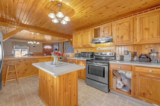 72 Youngs Rd, Lunenburg, MA 01462