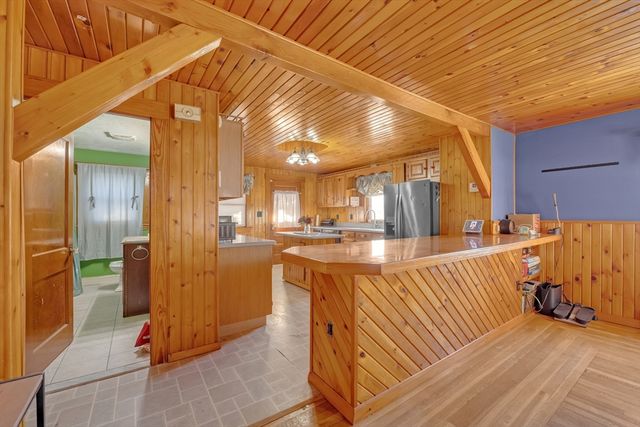 72 Youngs Rd, Lunenburg, MA 01462