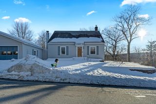 72 Youngs Rd, Lunenburg, MA 01462