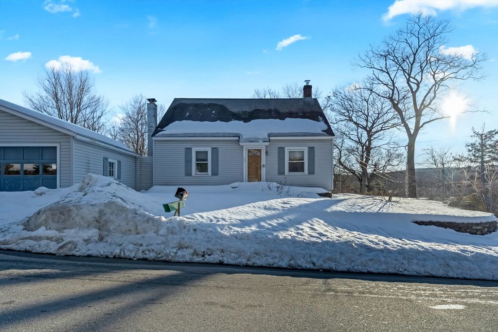 72 Youngs Rd, Lunenburg, MA 01462